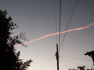 夕方の飛行機雲